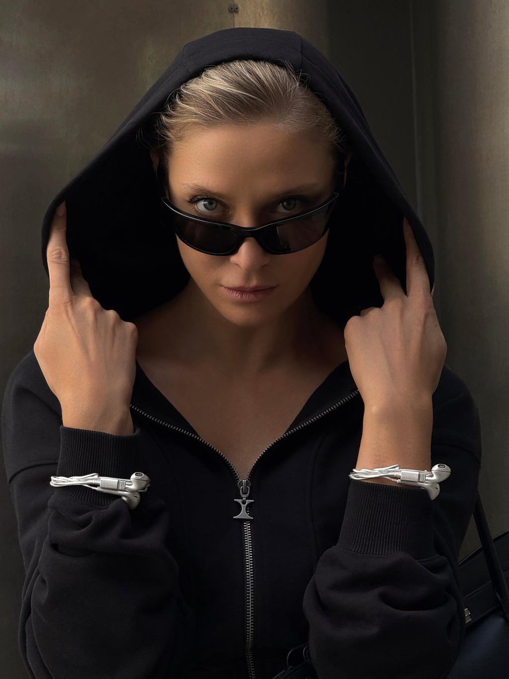 EarPods Bracelet – VAHE x KARTASHOV