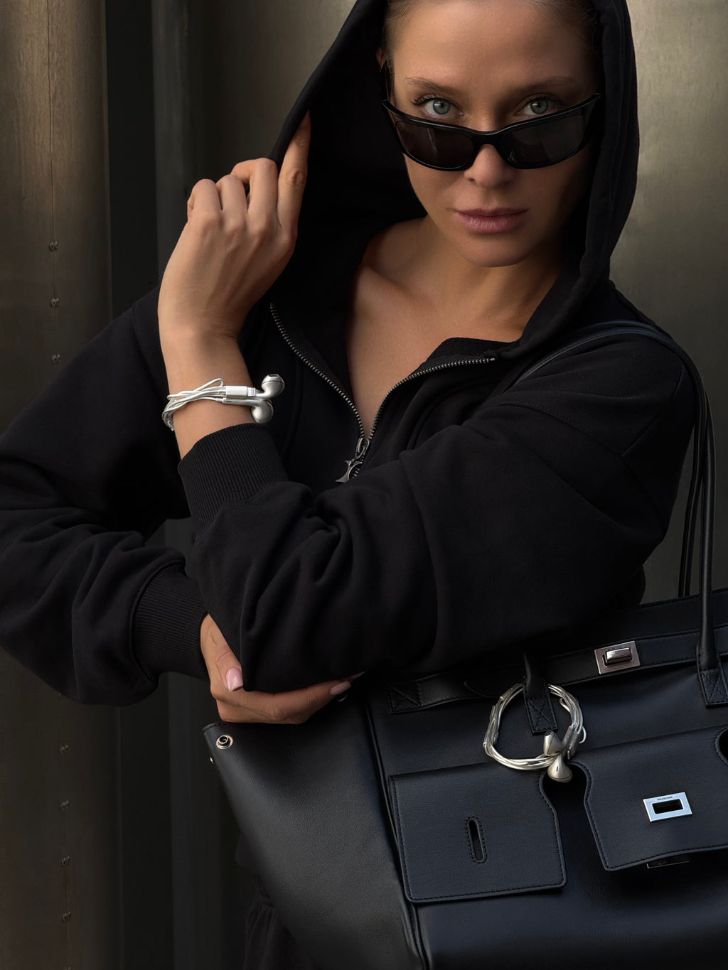 EarPods Bracelet – VAHE x KARTASHOV